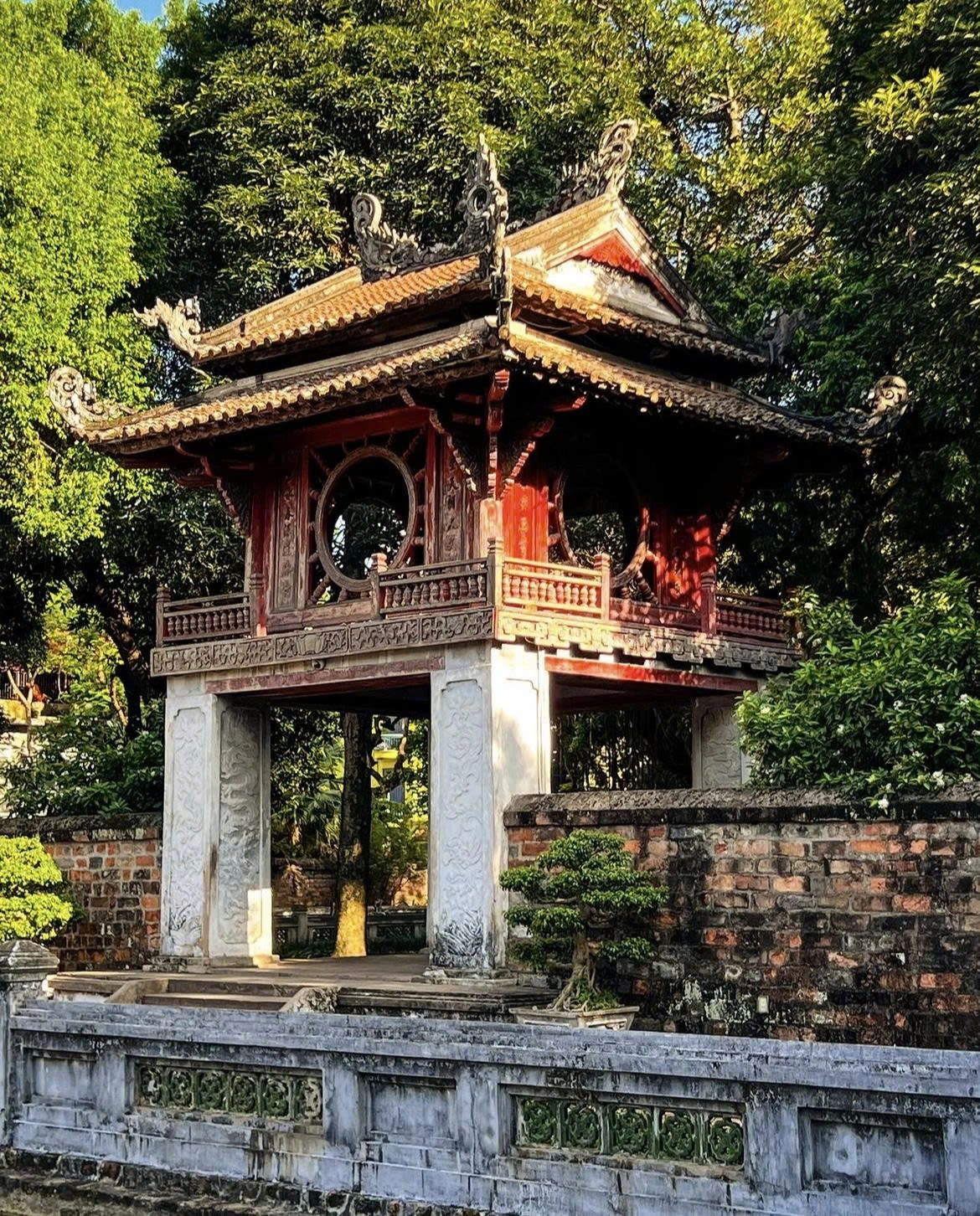Day tour | Hanoi's Cultural Heritage and Classic Tradition Discovery Half day Tour (Ho Chi Minh Mausoleum and Temple of Literature)