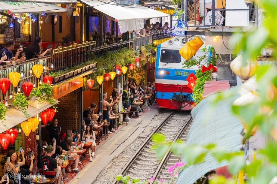 Cafe Hopping In Ha Noi (Cultural Crawl)