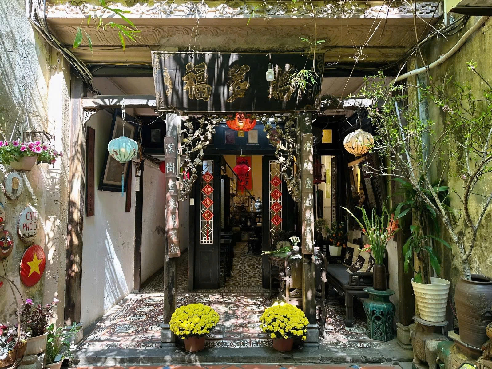 Cafe Hopping In Ha Noi (Cultural Crawl)