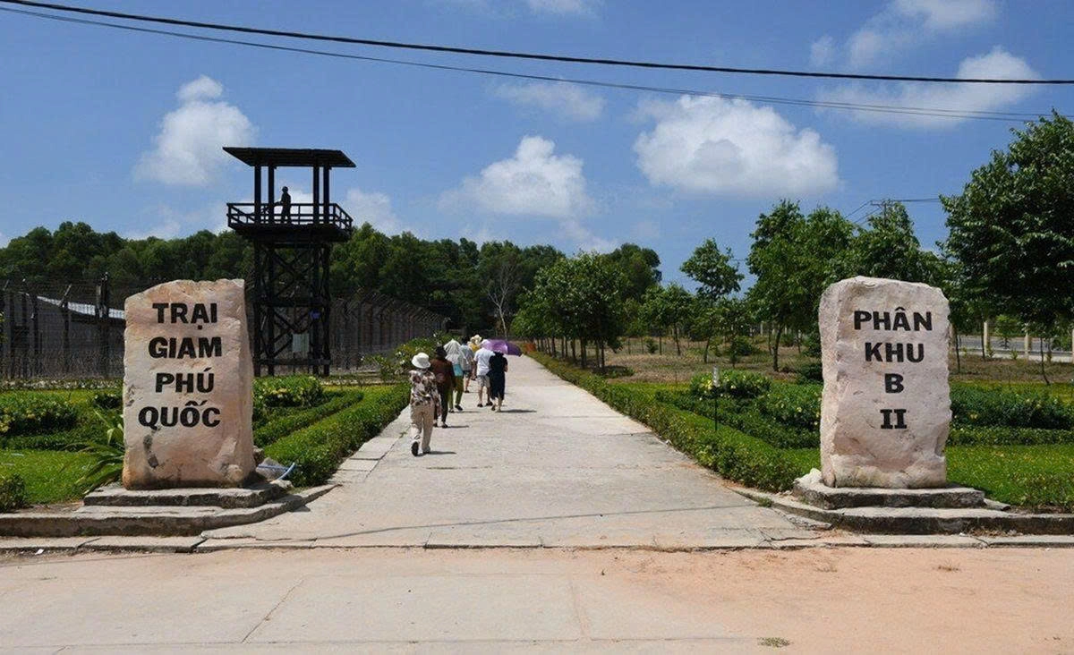 一日游 | SOUTH PHU QUOC JEEP TOUR – 向阳之旅 “海岸公路 – 圣殿 – 天堂海滩 – 地中海小镇”