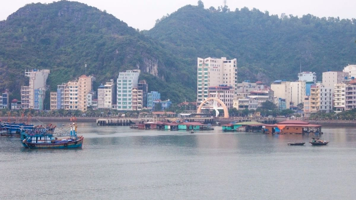 Cat Ba Town