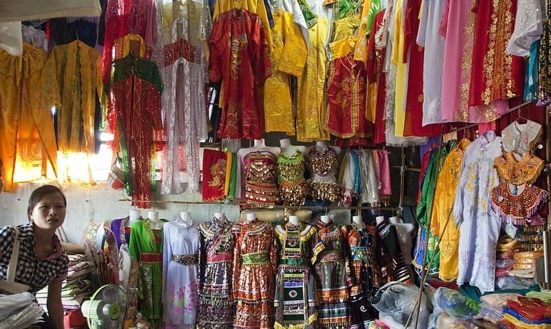 Dong Ba Market and central Hue landmarks