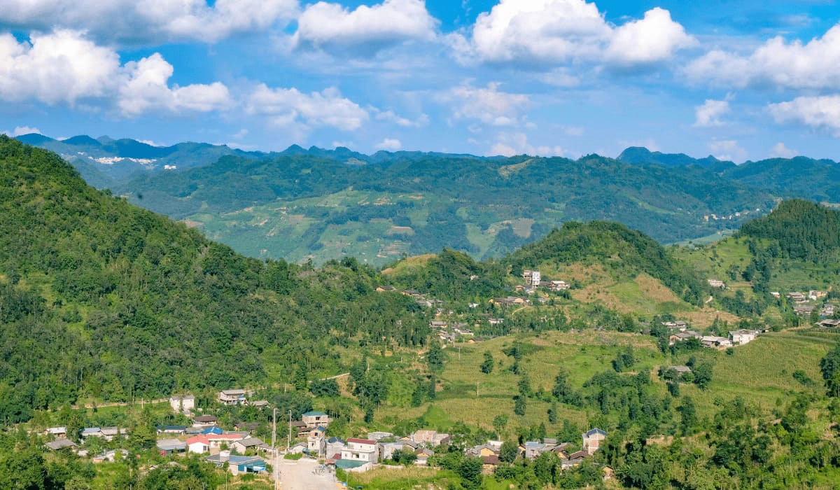 Ha Giang City starts the loop journey