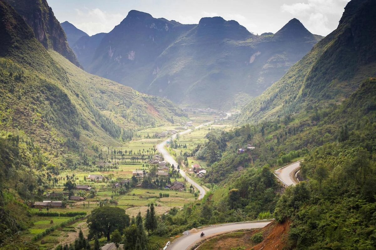 4-Day 4-Night Du Gia Village & Ha Giang Adventure Tour