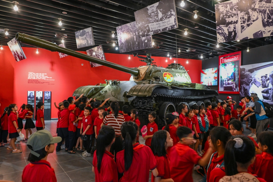 Hanoi's Cultural Heritage and Historic Discovery Half day Tour (Ho Chi Minh Mausoleum and Vietnam Military Museum)