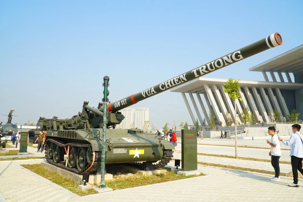 Hanoi's Cultural Heritage and Historic Discovery Half day Tour (Ho Chi Minh Mausoleum and Vietnam Military Museum)