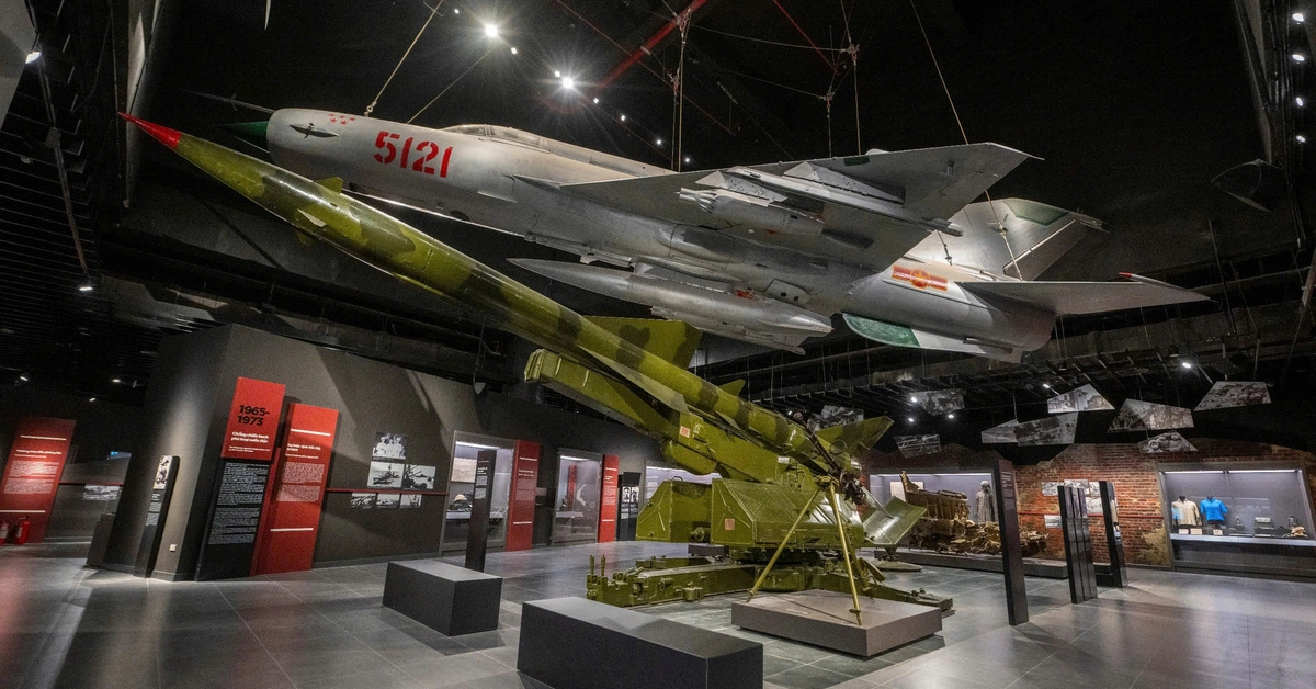 Hanoi's Cultural Heritage and Historic Discovery Half day Tour (Ho Chi Minh Mausoleum and Vietnam Military Museum) 