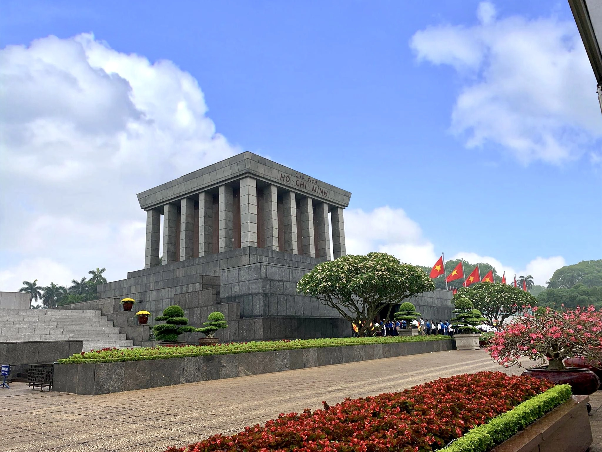 Hanoi's Cultural Heritage and Historic Discovery Half day Tour (Ho Chi Minh Mausoleum and Vietnam Military Museum)
