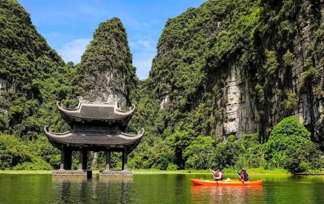 Quang Phu Cau Incense Village - Hoa Lu - Trang An Day tour