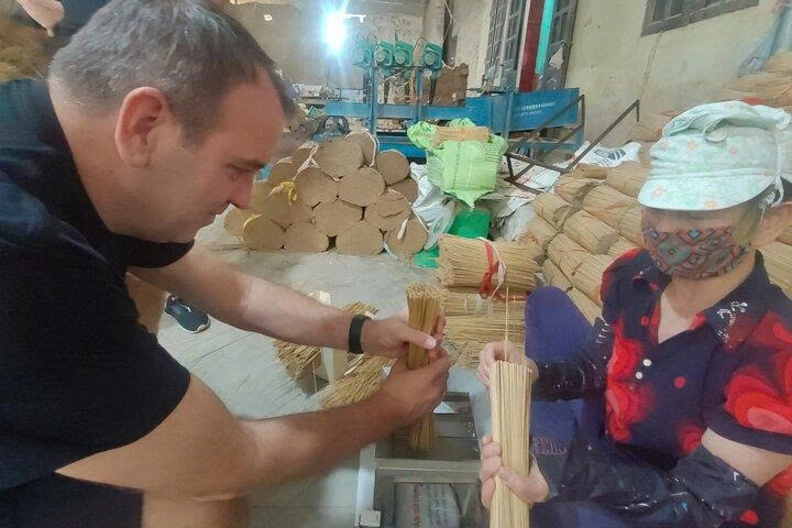 Quang Phu Cau Incense Village - Hoa Lu - Trang An Day tour