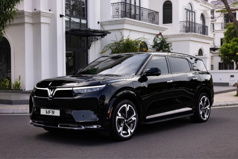 Eco-Friendly Premium Electric Car Airport Transfer Service in Hanoi