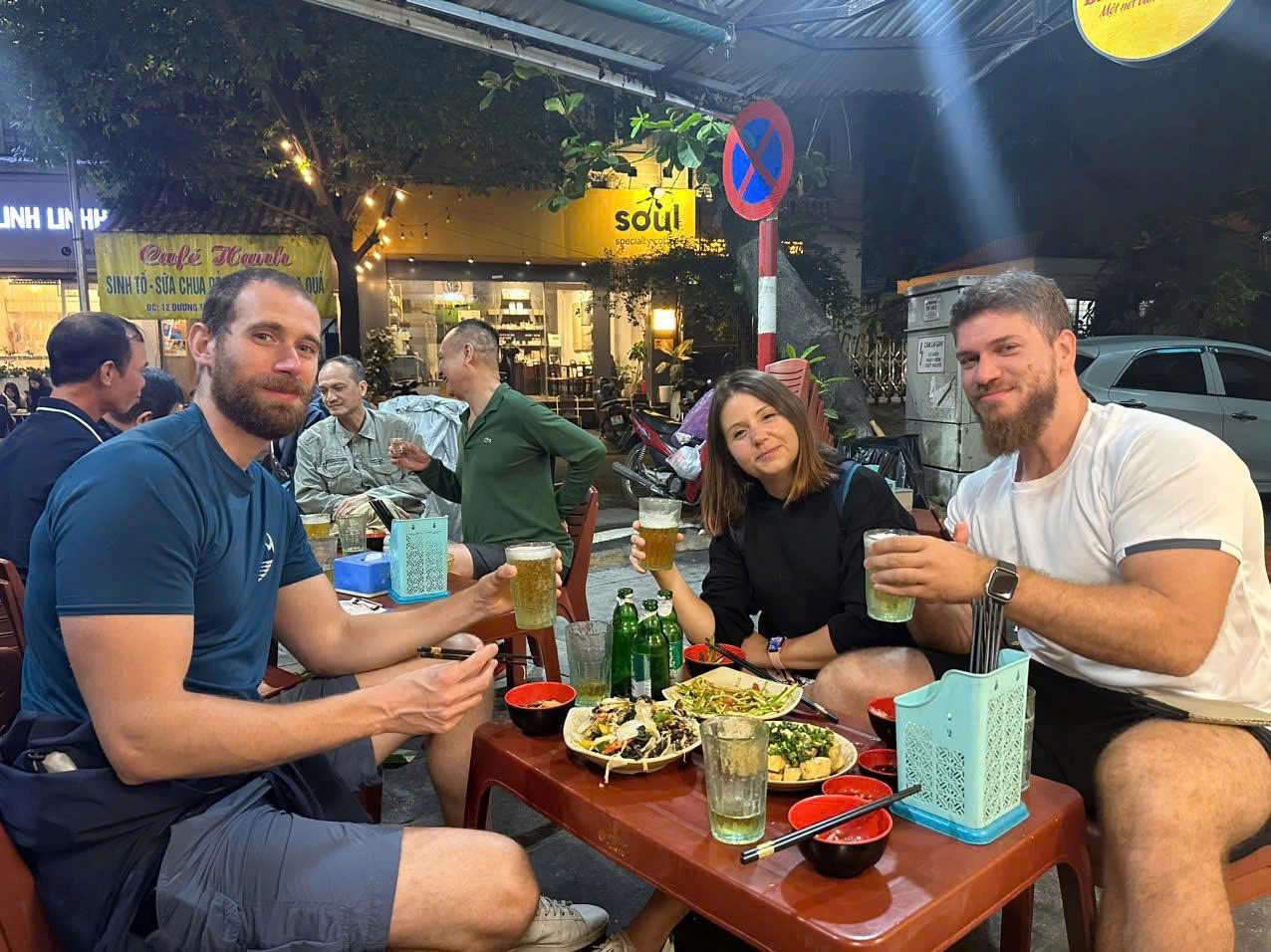 Hanoi Local Fresh Beer and Culinary tour with Train Street visit 