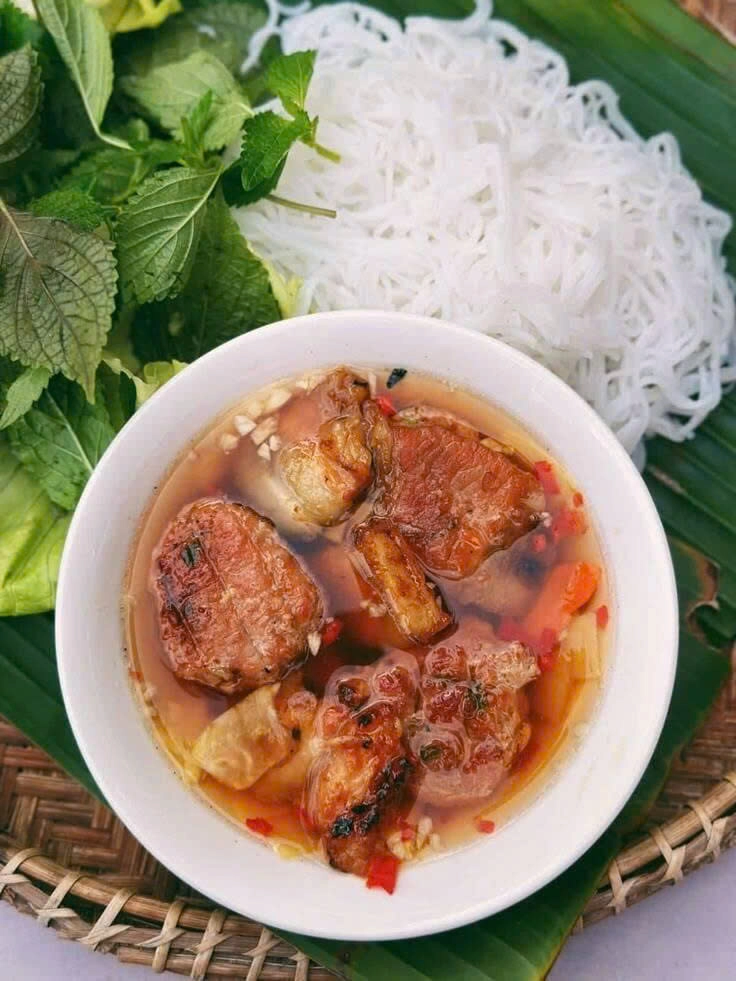 Hanoi Local Fresh Beer and Culinary tour with Train Street visit 