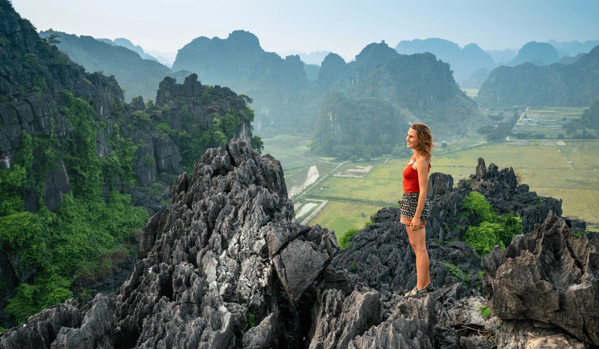 Where American travelers should apply Vietnam local time during the trip