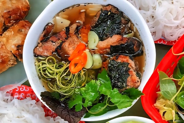 Hanoi Street Food, Train Street & Backstreet Jeep Tour by Night