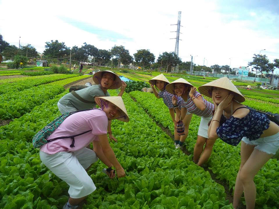 Full-day Explore Hanoi City by Vintage Motorbike & Contryside to Bat Trang Village by Army Jeep