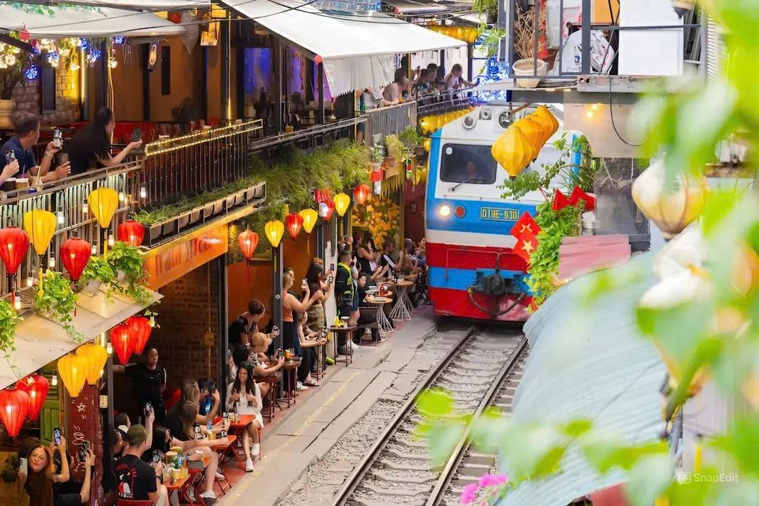 Cafe Hopping Tour in Hanoi (Historic Brew)