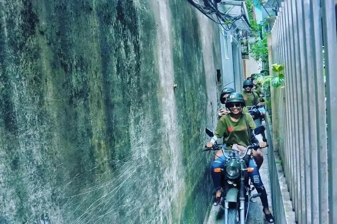 Hanoi Street Food, Train Street & Backstreet Vintage Motorbike Tour by Night