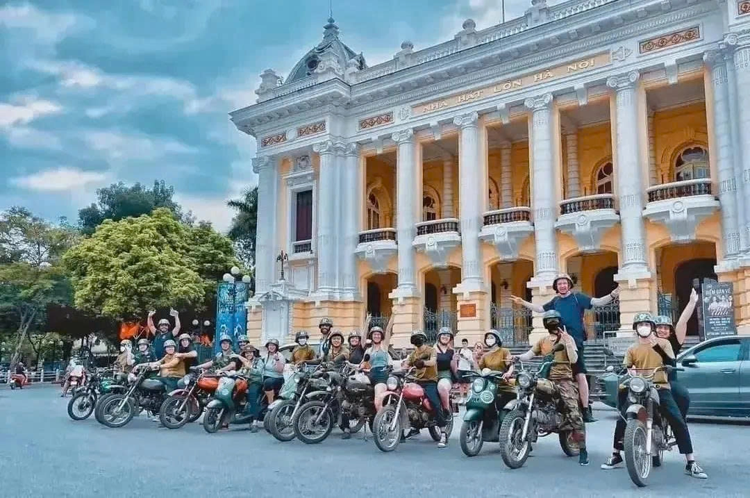 Hanoi Street Food, Train Street & Backstreet Vintage Motorbike Tour by Night