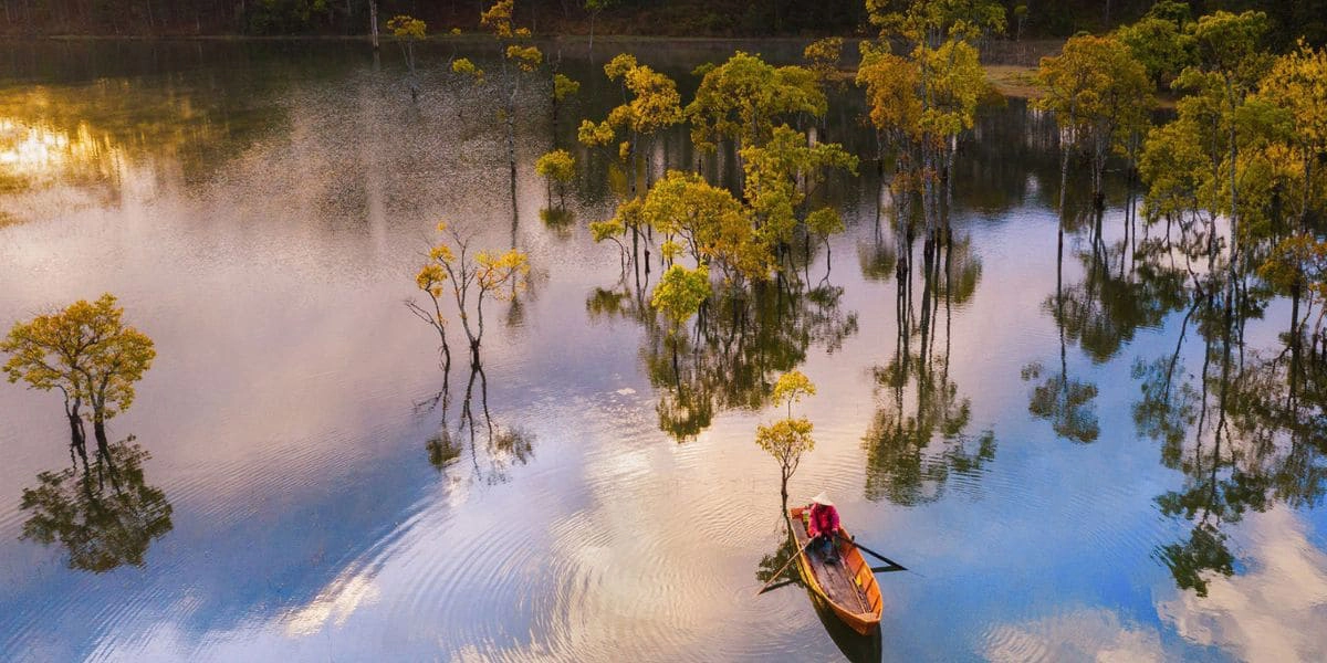 Tuyen Lam Lake is ideal for a relaxing nature escape