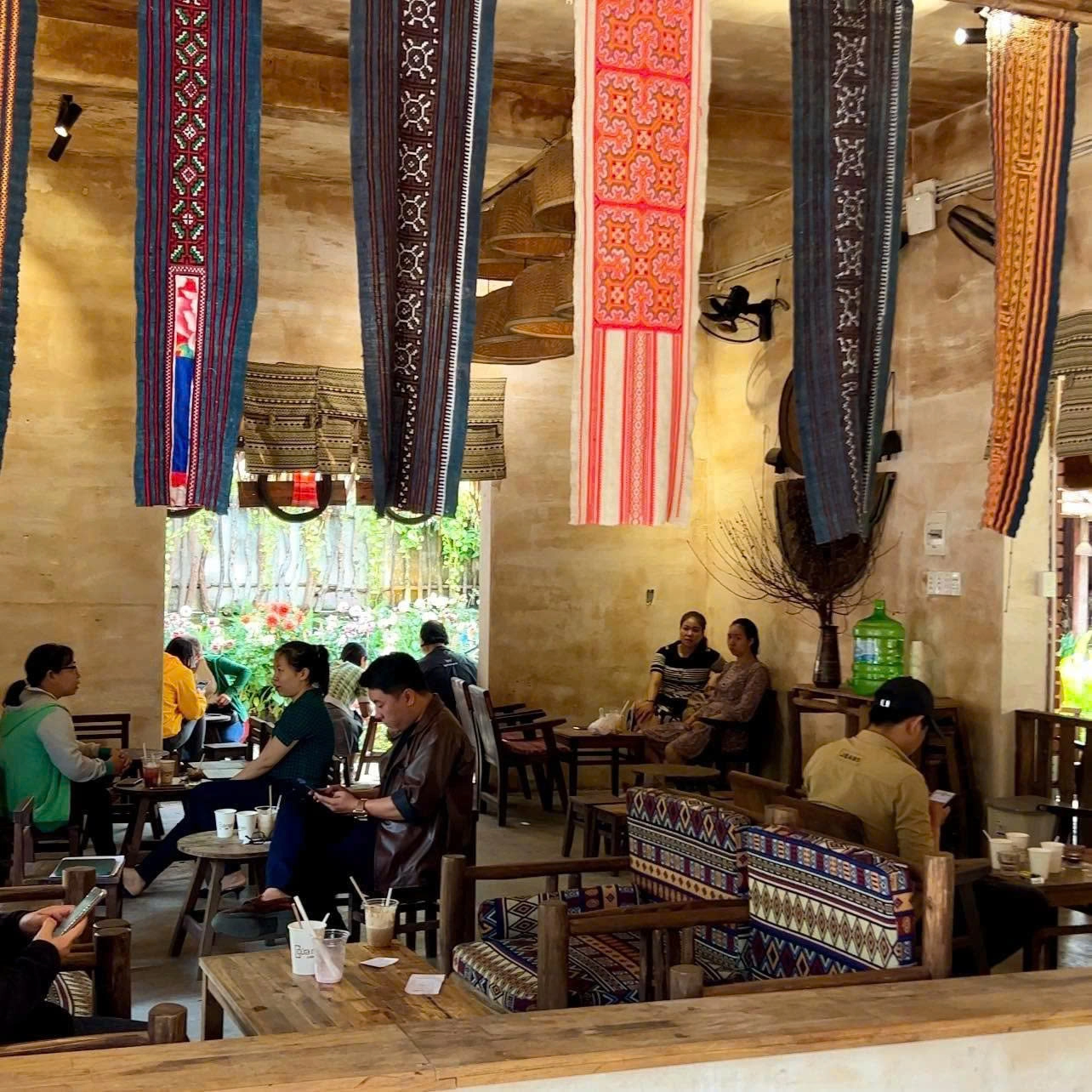 Danang Instagram Half Day Cafe Tour (Visiting Local Beauty)