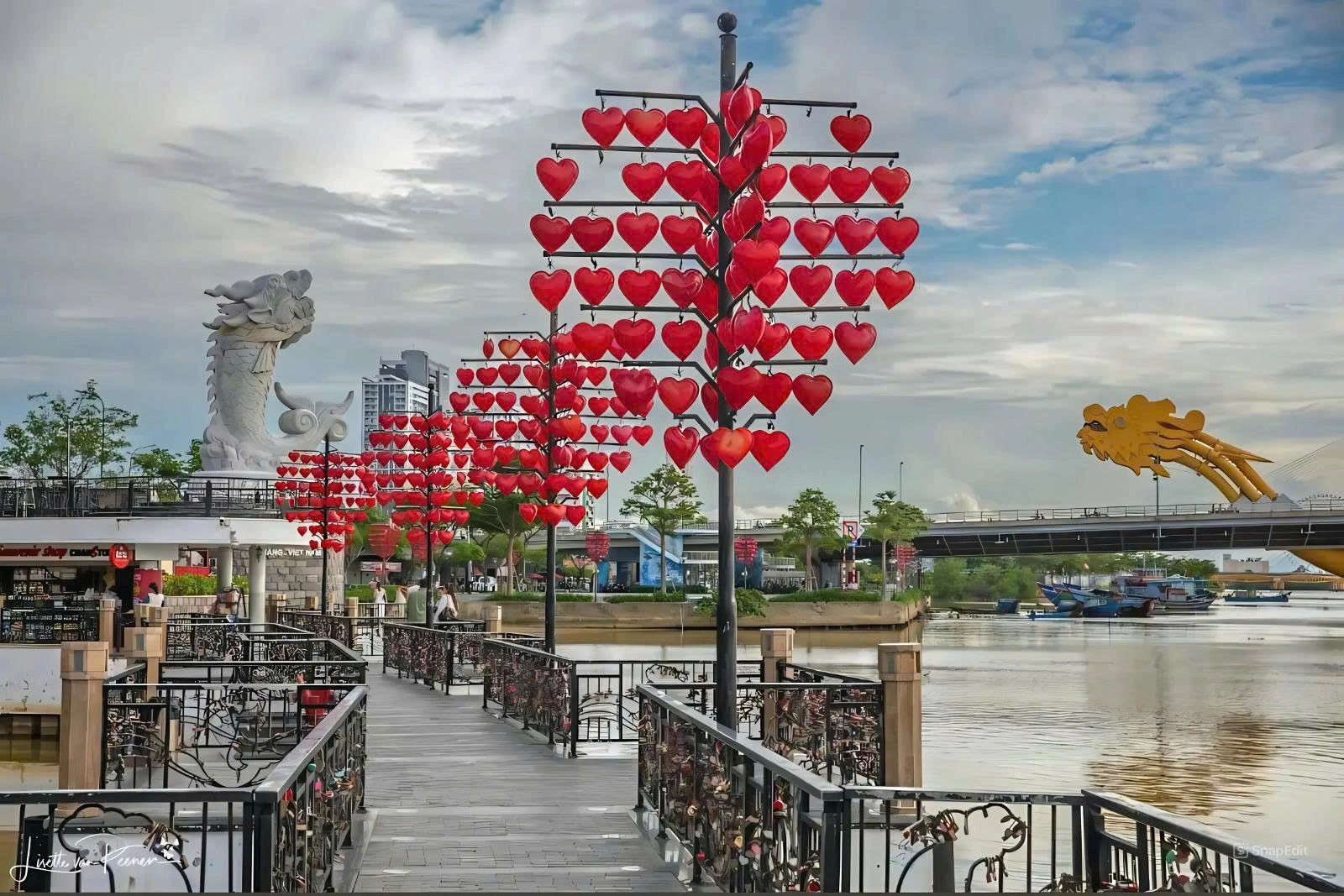 Danang Instagram Half Day Cafe Tour (Visiting Local Beauty)