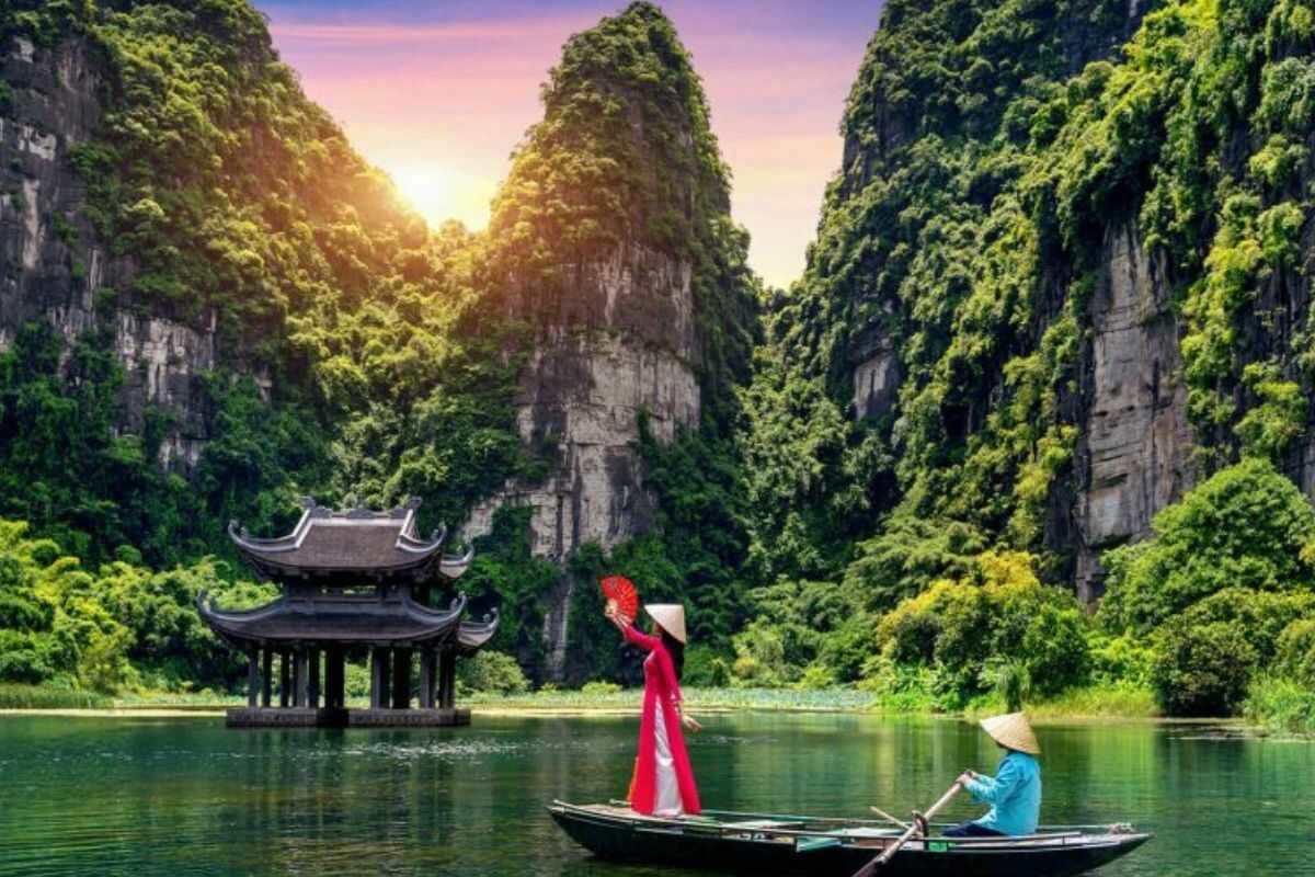 Ninh Binh – Peaceful Nature & River Landscapes