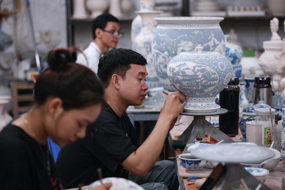 Eco Tour | Explore Bat Trang Ceramic Village by E-Motorbike