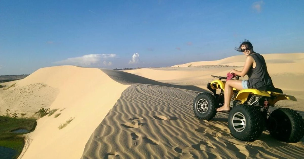 Jeep tour of the White Sand Dunes