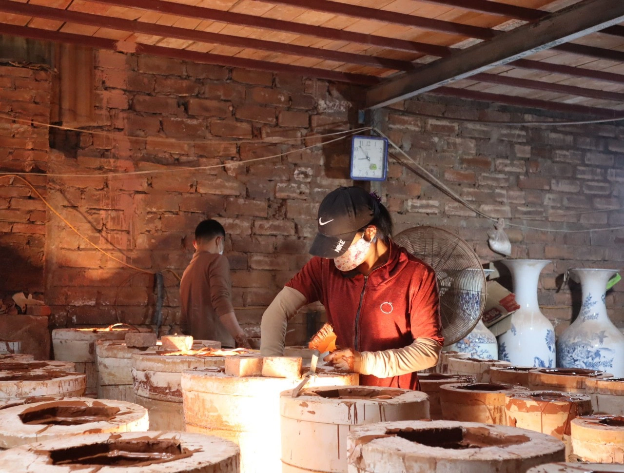 Eco Tour | Explore Bat Trang Ceramic Village by E-Motorbike