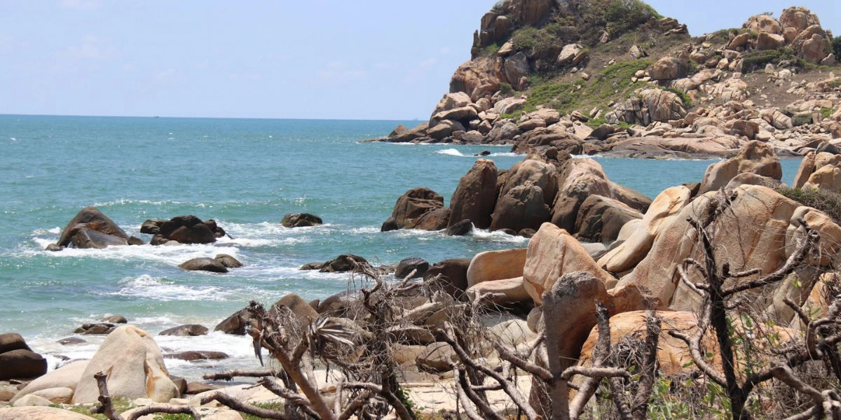 Ke Ga rocky seascape