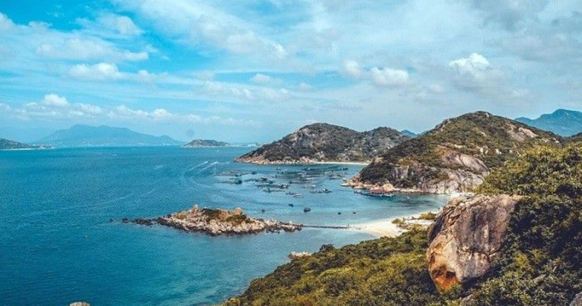 Vietnam is an ideal destination for beach tourism all year round