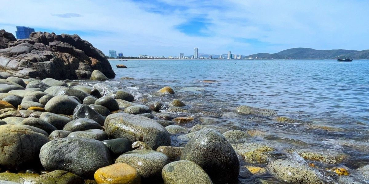 Ghenh Rang - Tien Sa tourist area and its poetic coastline