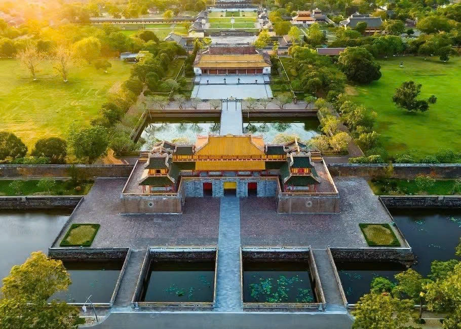 Day Tour | Hue Imperial Citadel Walking Tour - Small group tour
