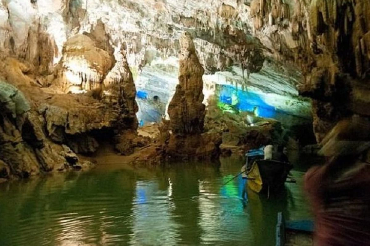 Tour in Quang Binh: Explore Vietnam’s cave kingdom & coastal wonders