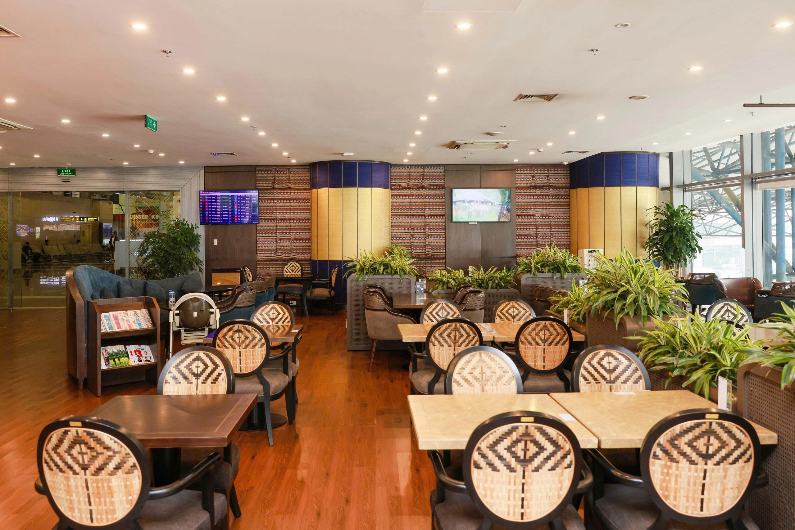 [Signature] | Hanoi Fast Track & Lounge Combo