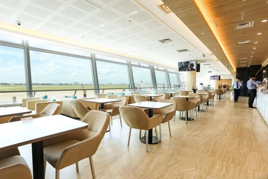 [Signature] | Hanoi Fast Track & Lounge Combo