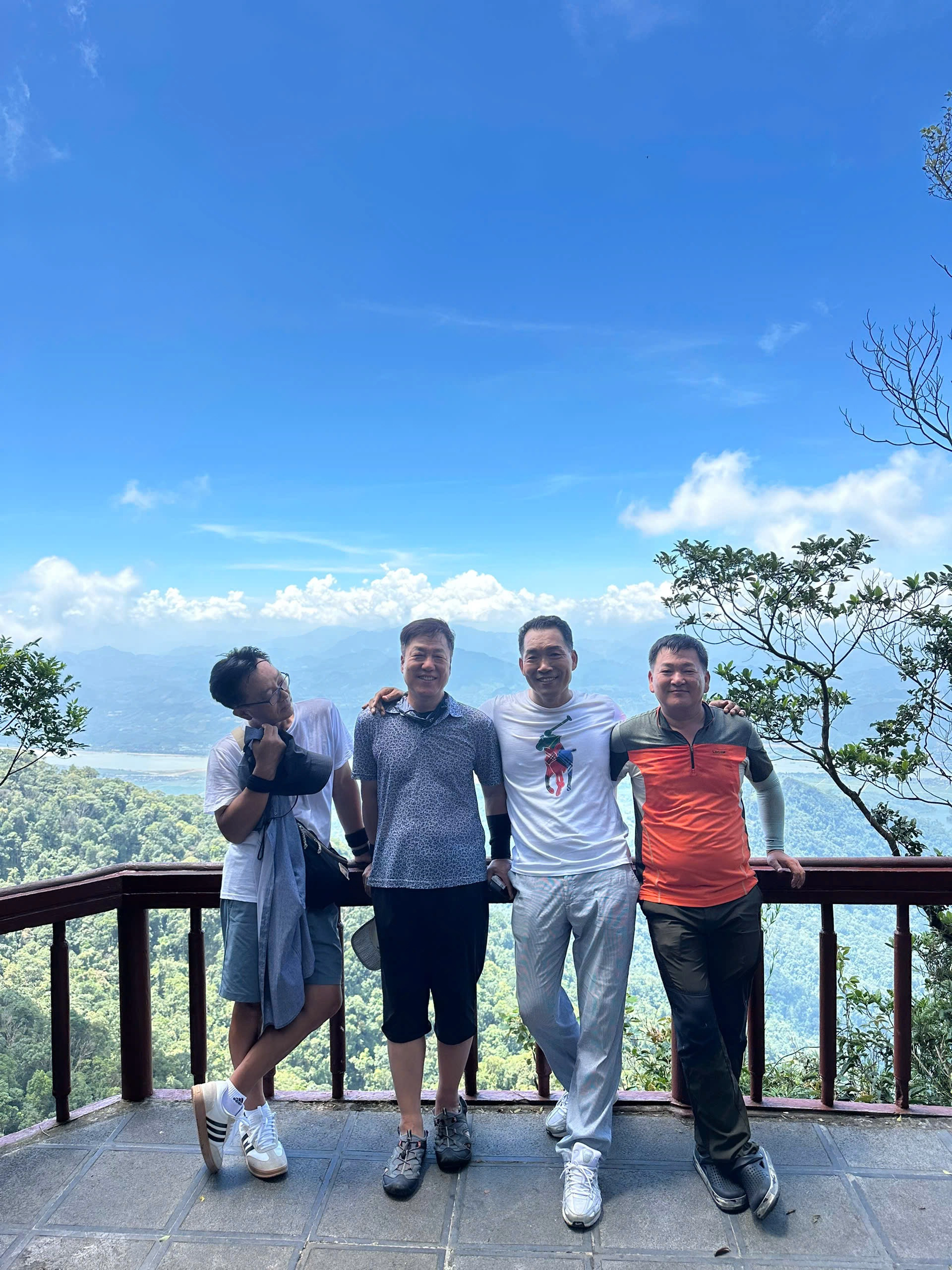 Hanoi Jeep Tour to Ba Vi National Park & Duong Lam Ancient Village