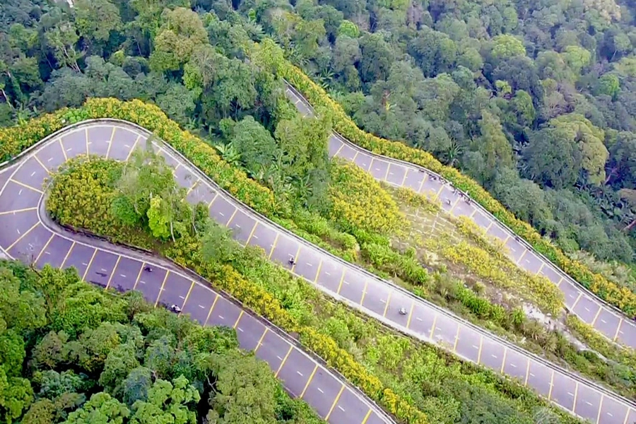 Hanoi Jeep Tour to Ba Vi National Park & Duong Lam Ancient Village
