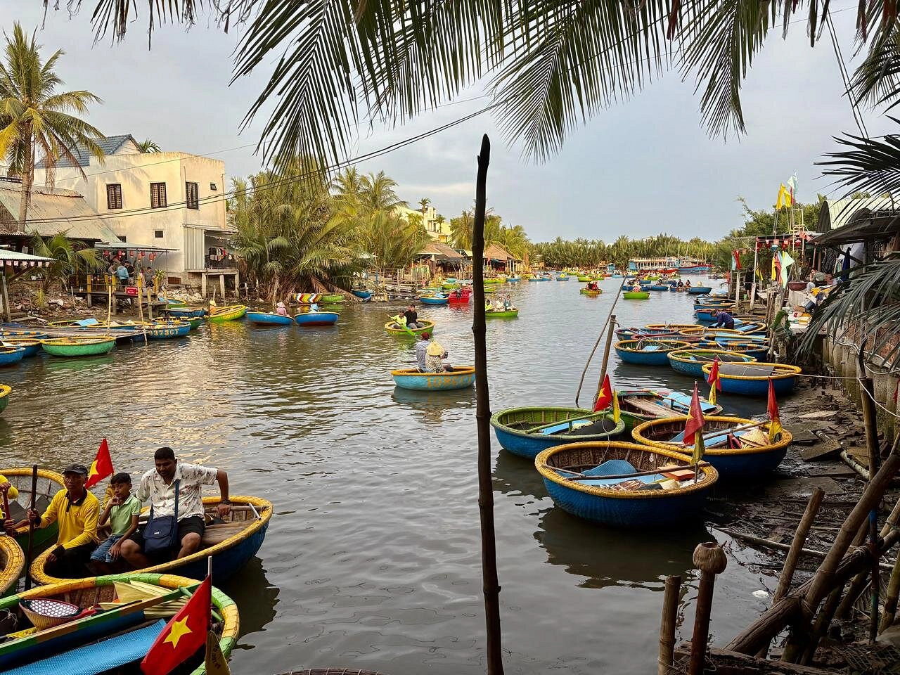 Vietnamese Lacquer Painting Workshop with Local Artist in Hoi An