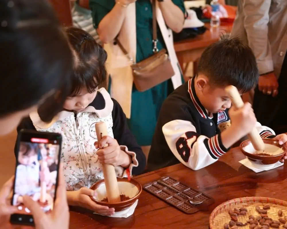 Handmade Chocolate Workshop Experience in Da Lat