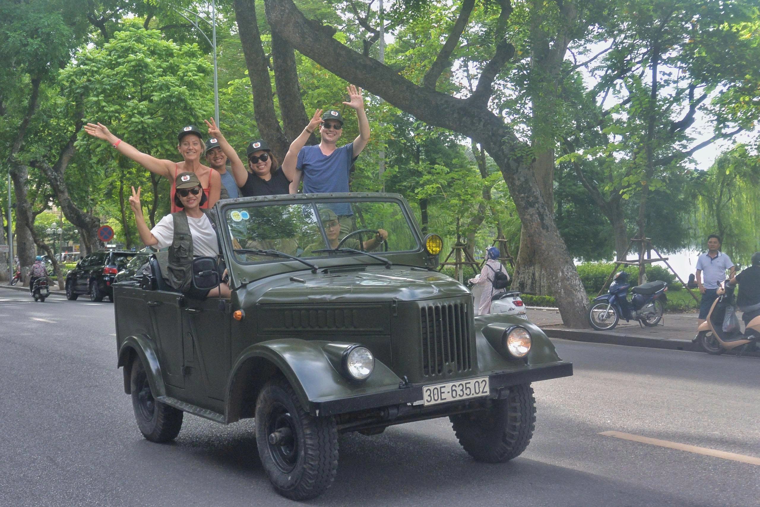 Day Tour I Experience cuisine, culture and sightseeing in Hanoi by Jeep
