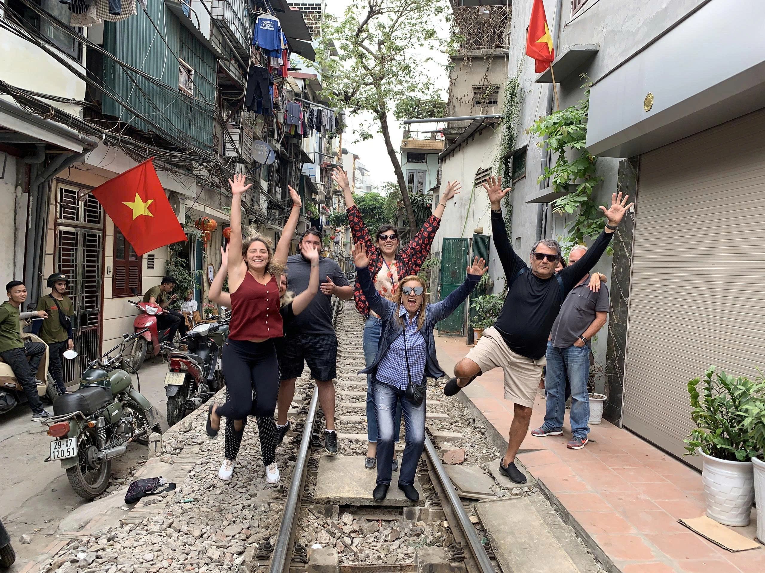 Day Tour I Experience cuisine, culture and sightseeing in Hanoi by Jeep