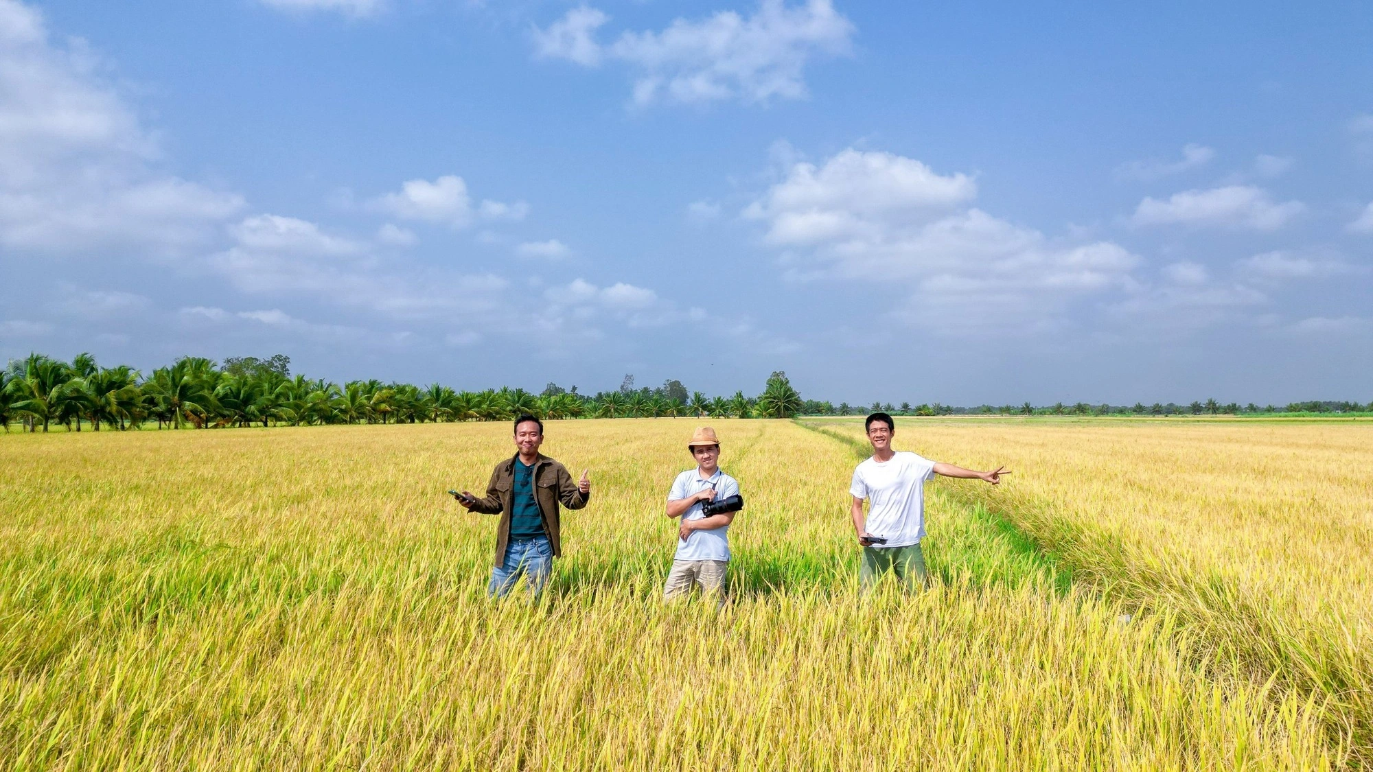 Explore Hanoi Countryside & Co Loa Citadel Tour by Army Jeep