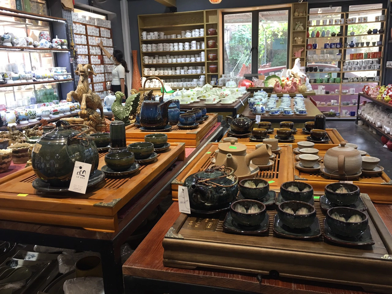 Hanoi Jeep Tour to Bat Trang Pottery Village & Ancient House