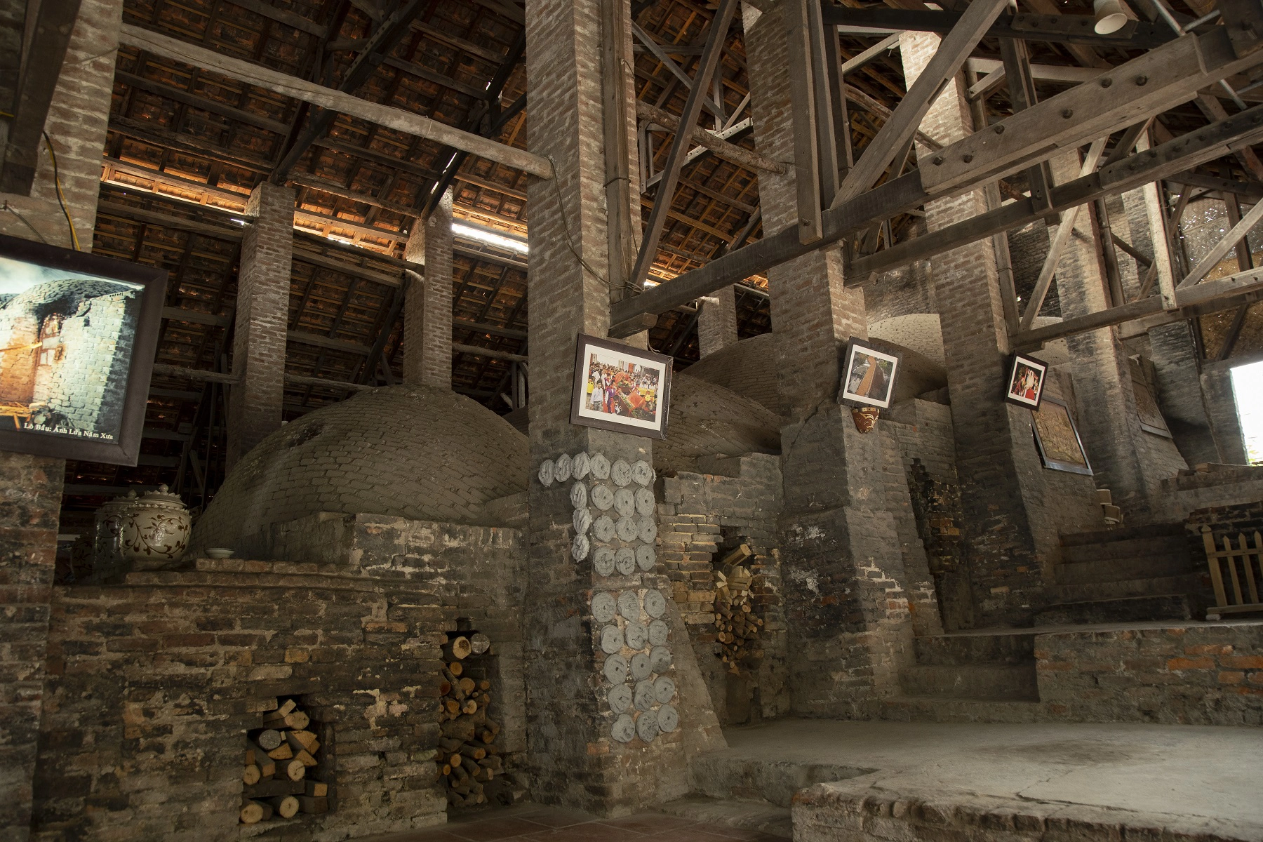 Hanoi Jeep Tour to Bat Trang Pottery Village & Ancient House