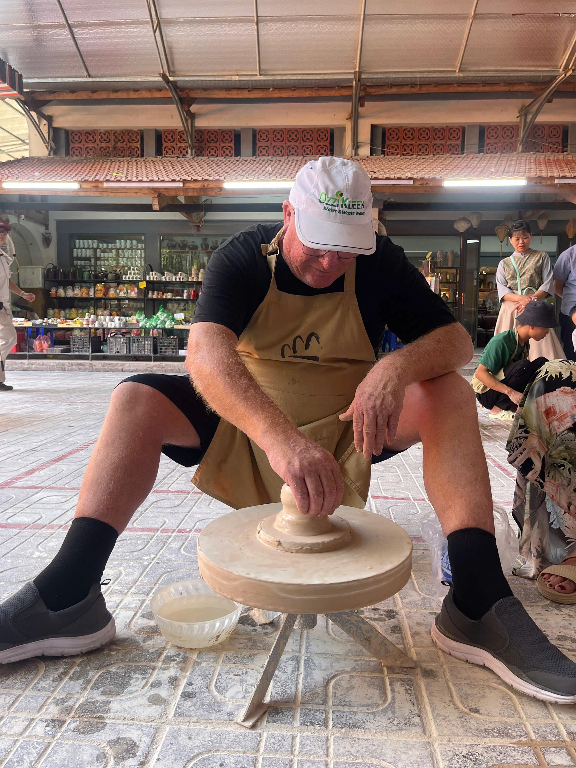 Hanoi Jeep Tour to Bat Trang Pottery Village & Ancient House