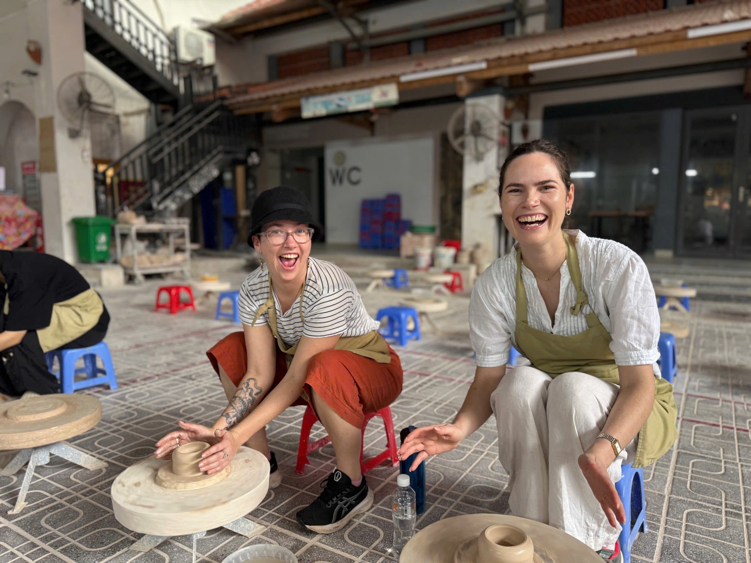 Hanoi Jeep Tour to Bat Trang Pottery Village & Ancient House