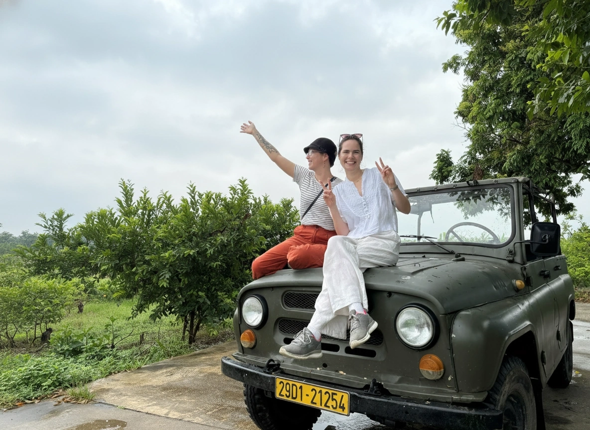 Hanoi Jeep Tour to Bat Trang Pottery Village & Ancient House