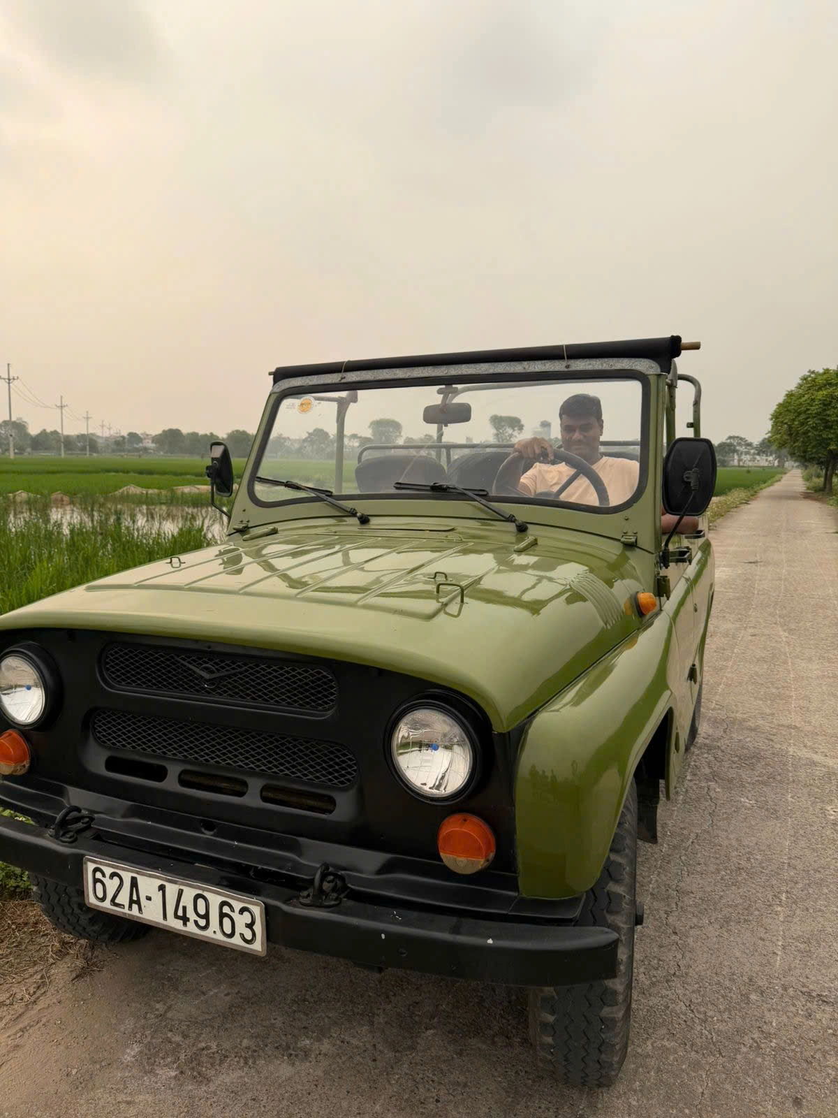 Hanoi Jeep Tour to Bat Trang Pottery Village & Ancient House